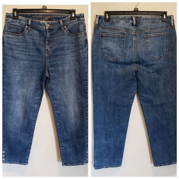 CHICO'S Size 2 Girlfriend Slim Leg Crop Jeans Stretch Denim So Slimming - Picture 1 of 9